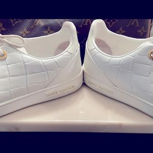 Louis Vuitton tennis shoe (price is firm)